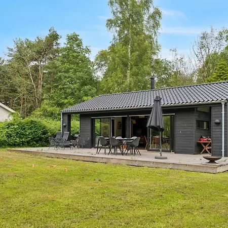 Scenic Summer House In Asserbo *