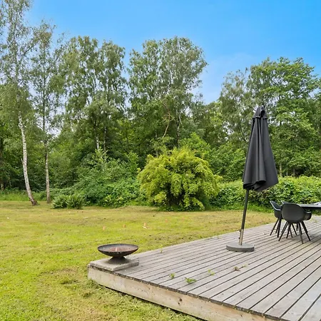 Scenic Summer House In Asserbo *